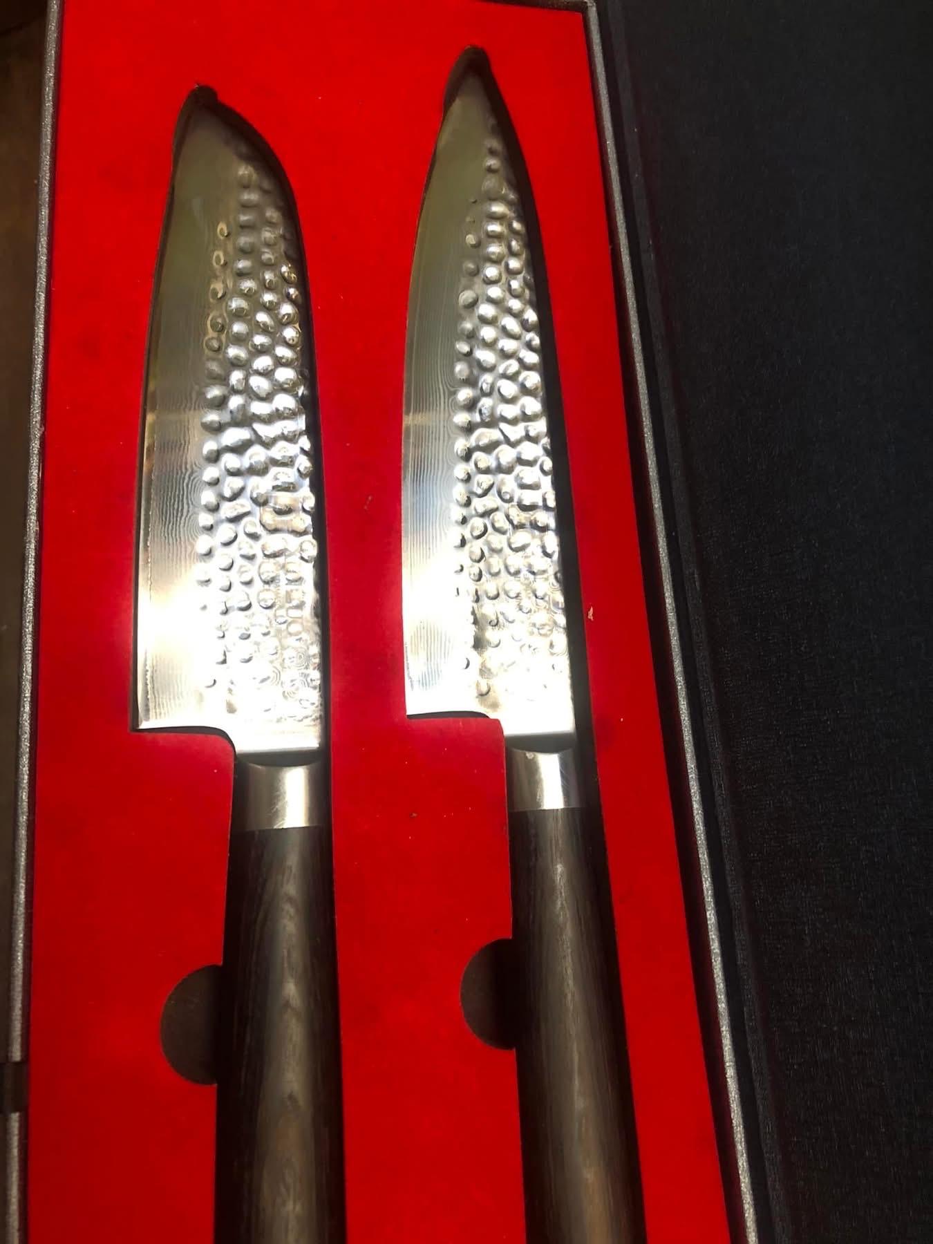 Couteaux santoku damas dans leur écrin